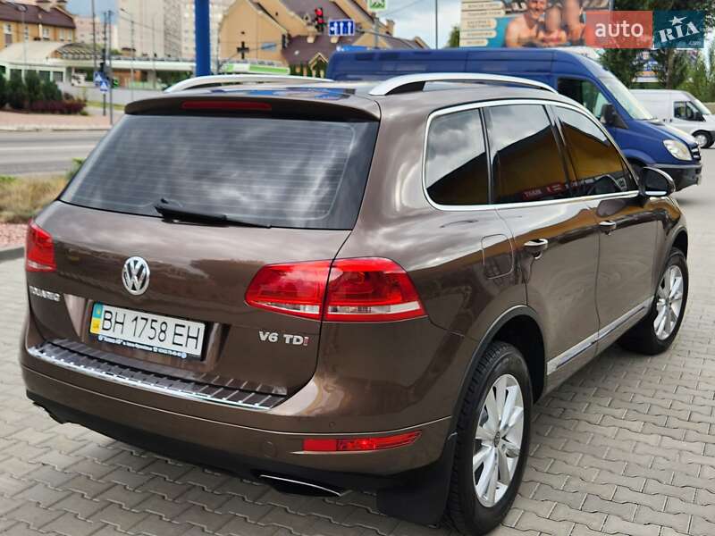Внедорожник / Кроссовер Volkswagen Touareg 2012 в Виннице