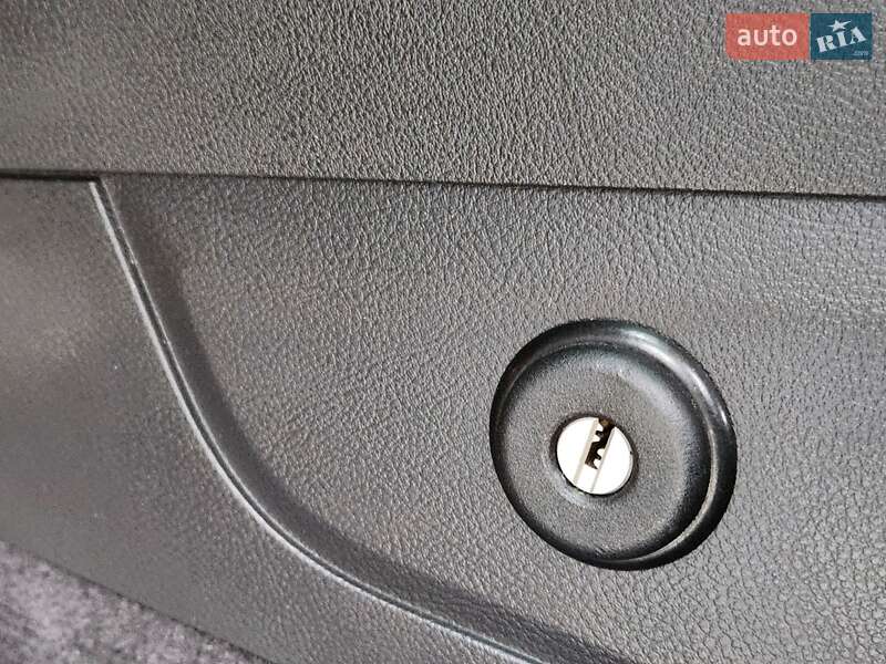 Внедорожник / Кроссовер Volkswagen Touareg 2012 в Виннице