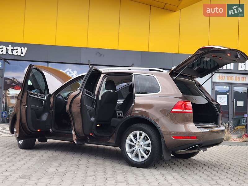 Внедорожник / Кроссовер Volkswagen Touareg 2012 в Виннице