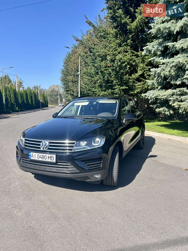 Внедорожник / Кроссовер Volkswagen Touareg 2016 в Киеве