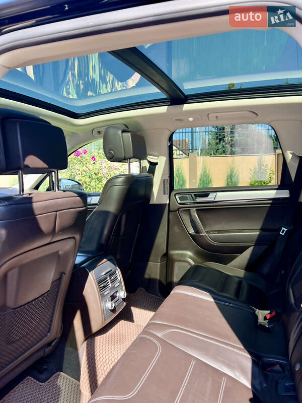 Внедорожник / Кроссовер Volkswagen Touareg 2016 в Киеве