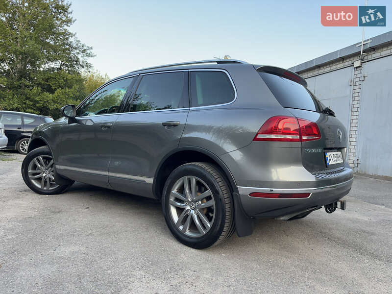 Внедорожник / Кроссовер Volkswagen Touareg 2015 в Харькове