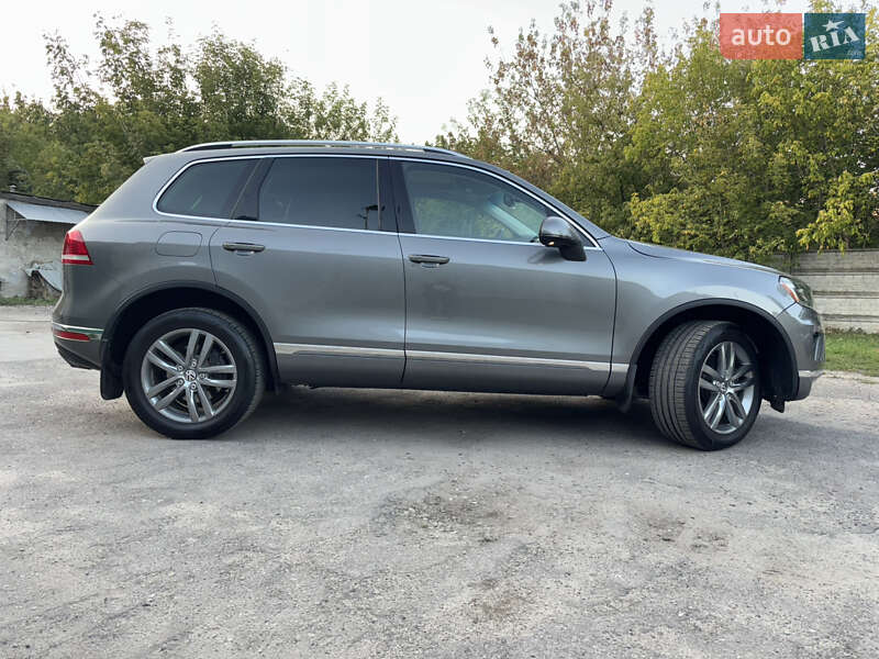 Внедорожник / Кроссовер Volkswagen Touareg 2015 в Харькове