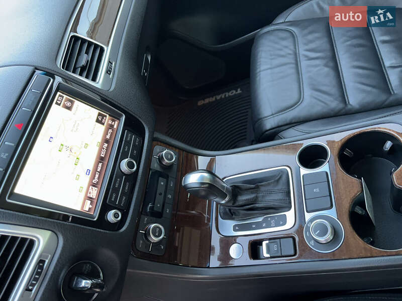 Внедорожник / Кроссовер Volkswagen Touareg 2015 в Харькове