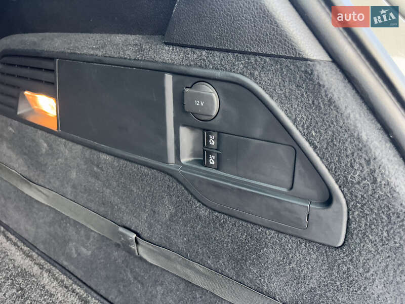 Внедорожник / Кроссовер Volkswagen Touareg 2015 в Харькове