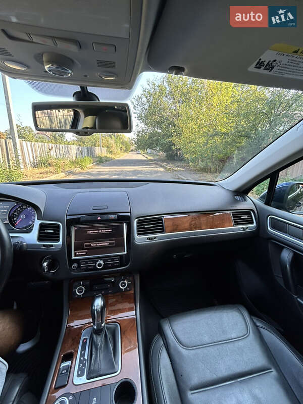Позашляховик / Кросовер Volkswagen Touareg 2012 в Харкові