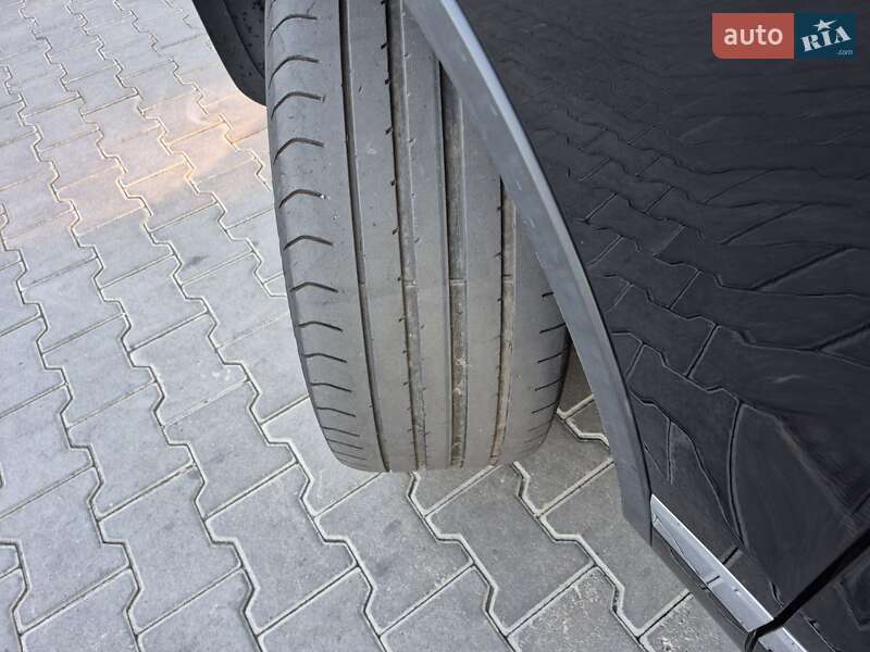 Внедорожник / Кроссовер Volkswagen Touareg 2015 в Одессе
