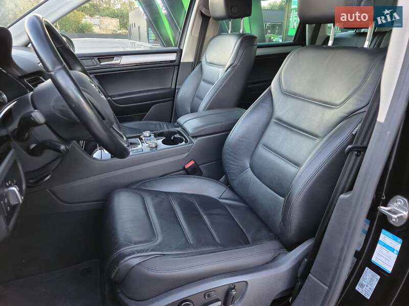 Внедорожник / Кроссовер Volkswagen Touareg 2015 в Одессе