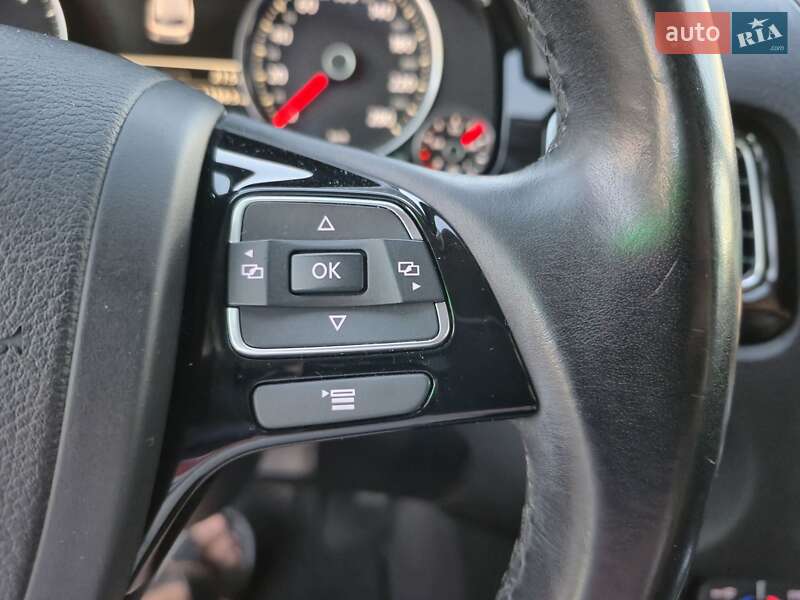 Внедорожник / Кроссовер Volkswagen Touareg 2015 в Одессе