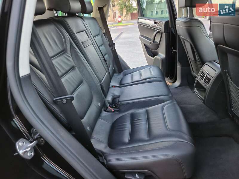 Внедорожник / Кроссовер Volkswagen Touareg 2015 в Одессе
