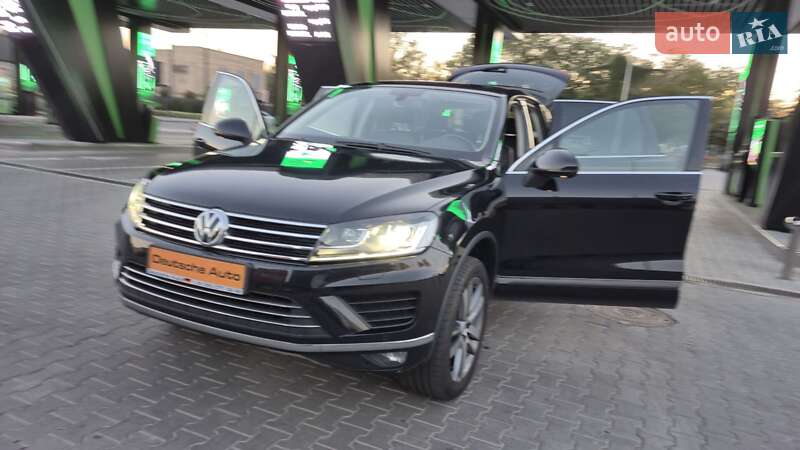 Внедорожник / Кроссовер Volkswagen Touareg 2015 в Одессе