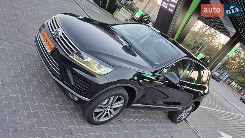 Внедорожник / Кроссовер Volkswagen Touareg 2015 в Одессе