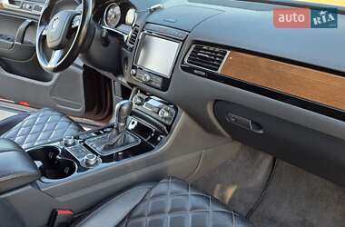 Внедорожник / Кроссовер Volkswagen Touareg 2017 в 