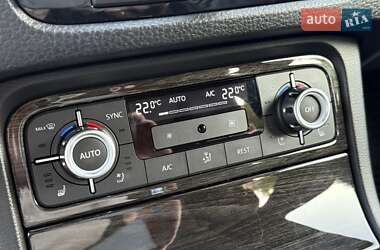 Внедорожник / Кроссовер Volkswagen Touareg 2014 в 