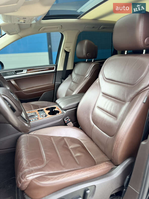 Внедорожник / Кроссовер Volkswagen Touareg 2011 в Львове