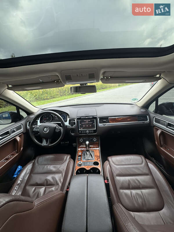 Внедорожник / Кроссовер Volkswagen Touareg 2011 в Львове
