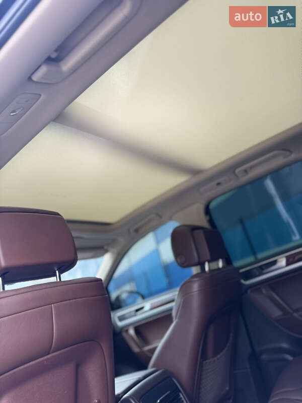 Внедорожник / Кроссовер Volkswagen Touareg 2011 в Львове