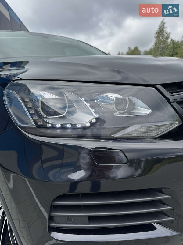 Внедорожник / Кроссовер Volkswagen Touareg 2011 в Львове