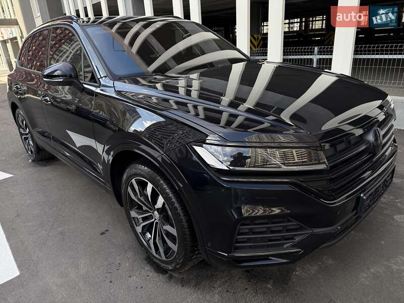 Внедорожник / Кроссовер Volkswagen Touareg 2021 в Киеве