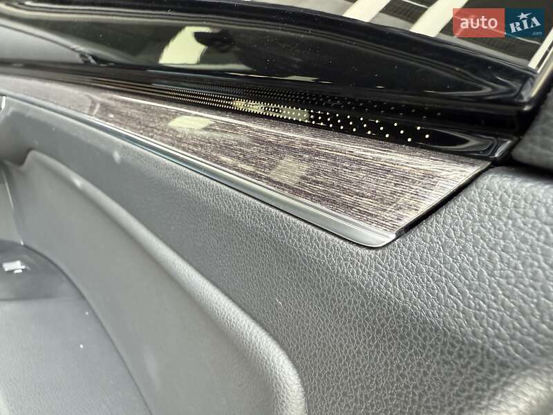 Внедорожник / Кроссовер Volkswagen Touareg 2021 в Киеве