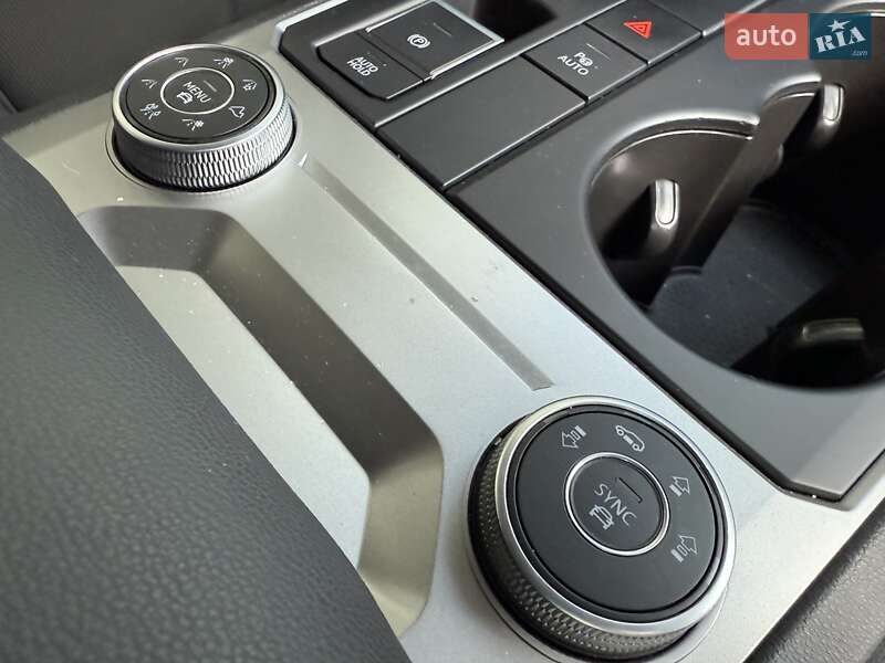 Внедорожник / Кроссовер Volkswagen Touareg 2021 в Киеве