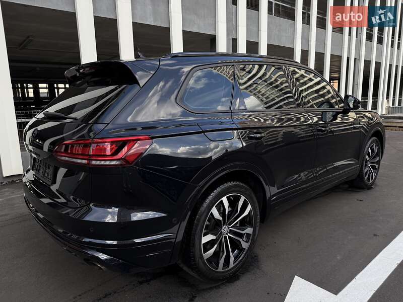 Внедорожник / Кроссовер Volkswagen Touareg 2021 в Киеве