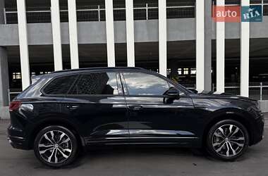 Внедорожник / Кроссовер Volkswagen Touareg 2021 в Киеве