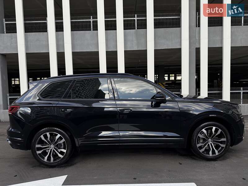 Внедорожник / Кроссовер Volkswagen Touareg 2021 в Киеве
