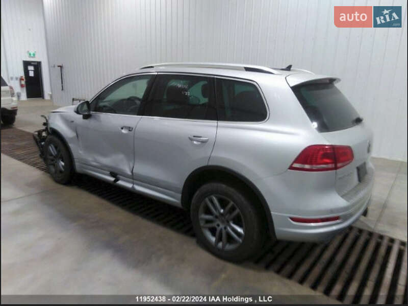Внедорожник / Кроссовер Volkswagen Touareg 2014 в Киеве