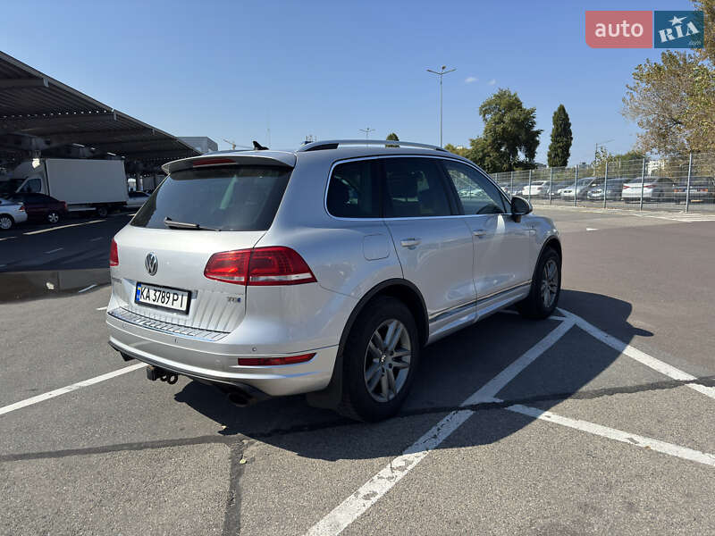 Внедорожник / Кроссовер Volkswagen Touareg 2014 в Киеве