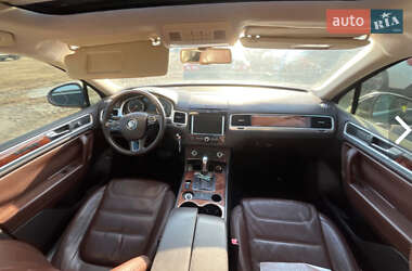 Внедорожник / Кроссовер Volkswagen Touareg 2011 в 