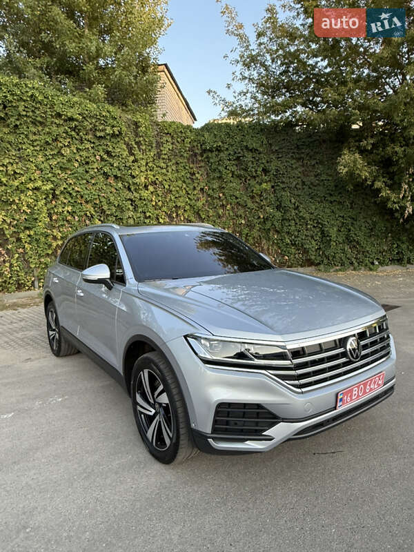 Внедорожник / Кроссовер Volkswagen Touareg 2020 в Киеве
