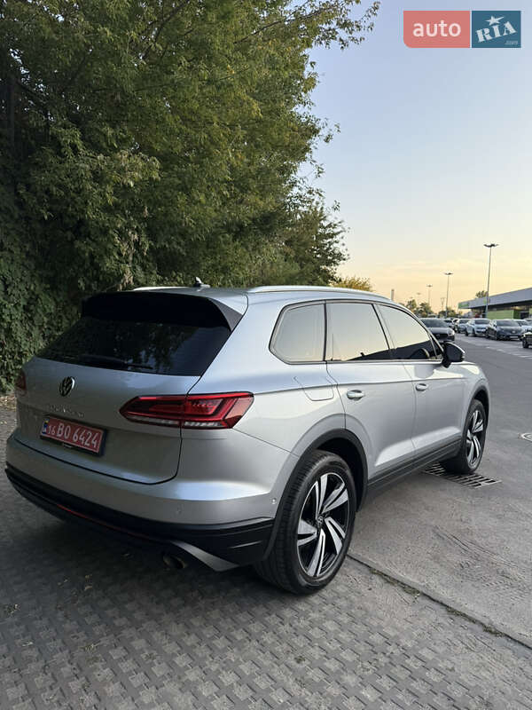 Внедорожник / Кроссовер Volkswagen Touareg 2020 в Киеве