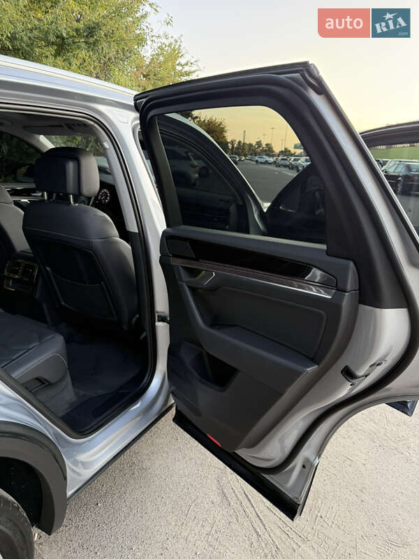 Внедорожник / Кроссовер Volkswagen Touareg 2020 в Киеве