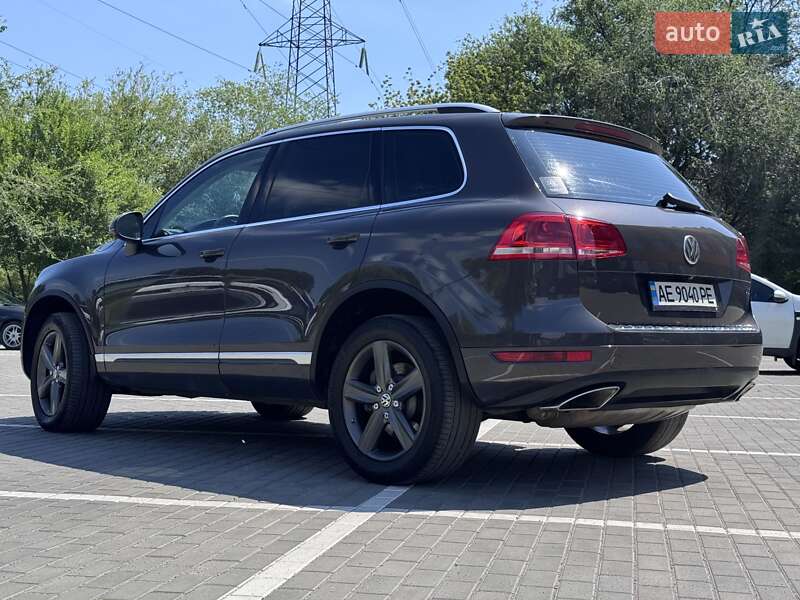 Внедорожник / Кроссовер Volkswagen Touareg 2012 в Днепре