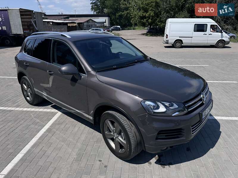 Внедорожник / Кроссовер Volkswagen Touareg 2012 в Днепре