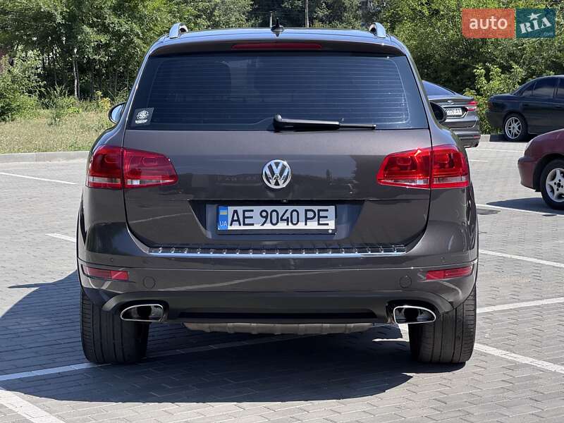 Внедорожник / Кроссовер Volkswagen Touareg 2012 в Днепре