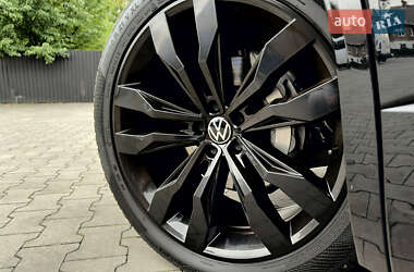 Внедорожник / Кроссовер Volkswagen Touareg 2022 в 