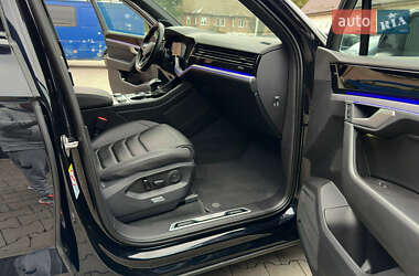 Внедорожник / Кроссовер Volkswagen Touareg 2022 в 