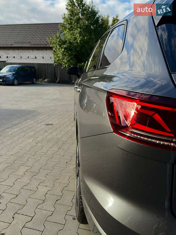 Позашляховик / Кросовер Volkswagen Touareg 2023 в Козятині