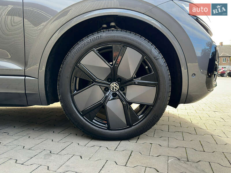 Позашляховик / Кросовер Volkswagen Touareg 2023 в Козятині