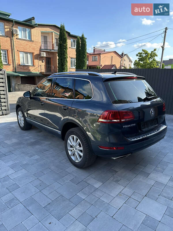 Внедорожник / Кроссовер Volkswagen Touareg 2012 в Тернополе