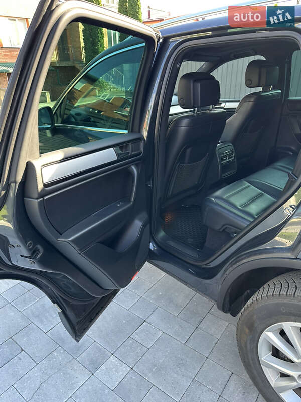 Внедорожник / Кроссовер Volkswagen Touareg 2012 в Тернополе