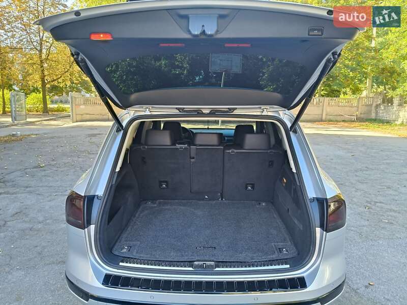 Позашляховик / Кросовер Volkswagen Touareg 2015 в Дніпрі фото 27 Позашляховик / Кросовер Volkswagen Touareg 2015 в Дніпрі