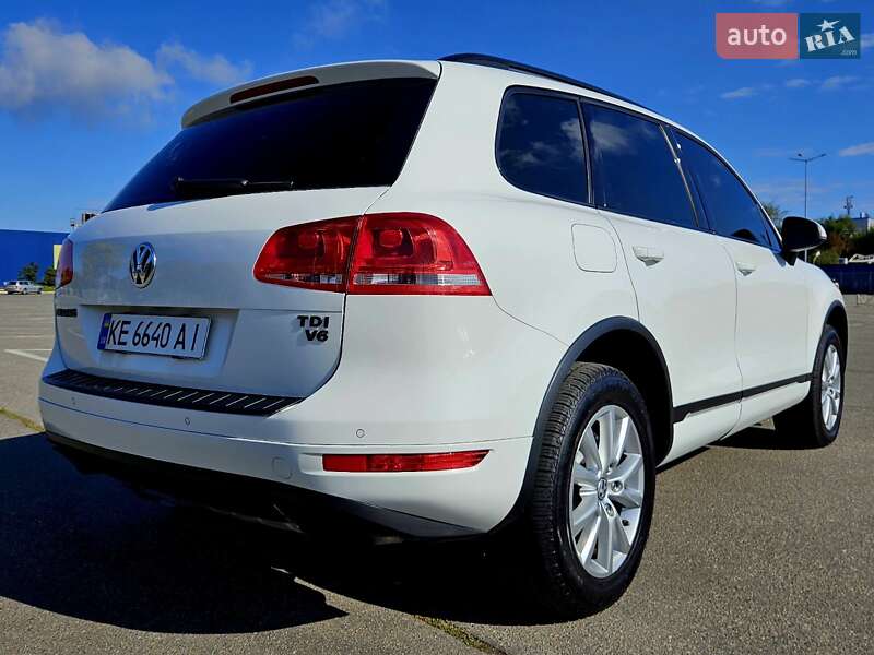 Позашляховик / Кросовер Volkswagen Touareg 2013 в Дніпрі