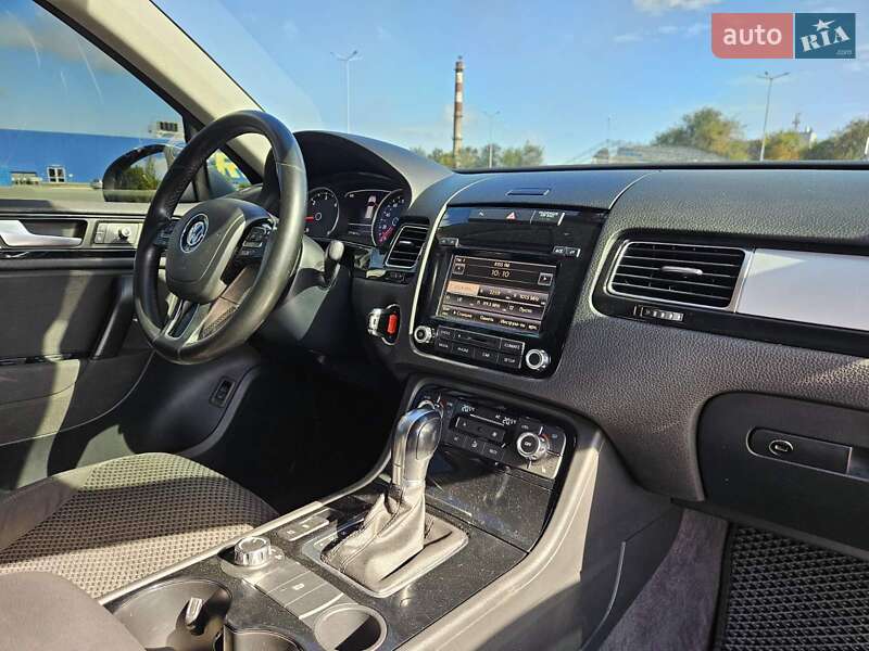 Позашляховик / Кросовер Volkswagen Touareg 2013 в Дніпрі
