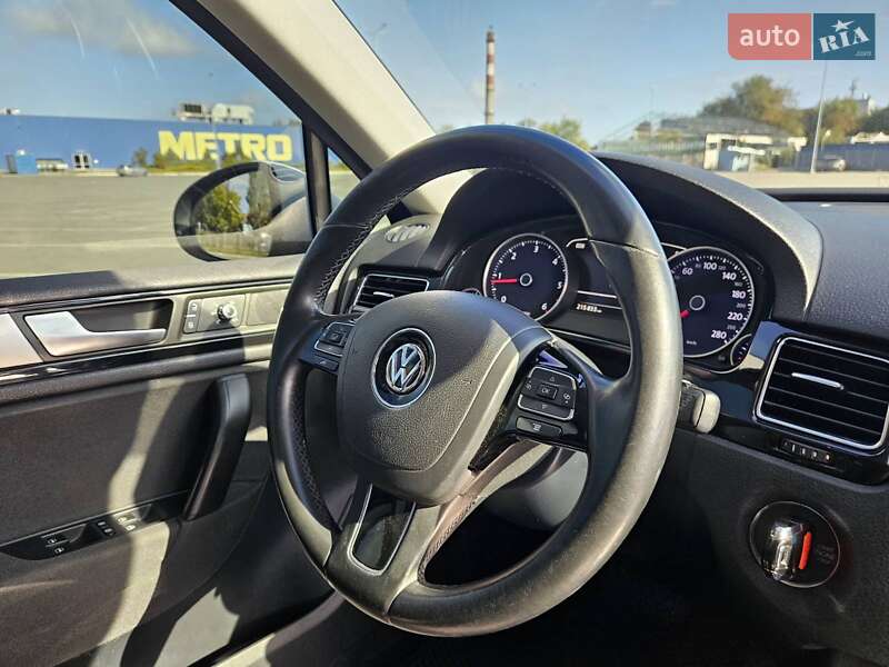 Позашляховик / Кросовер Volkswagen Touareg 2013 в Дніпрі