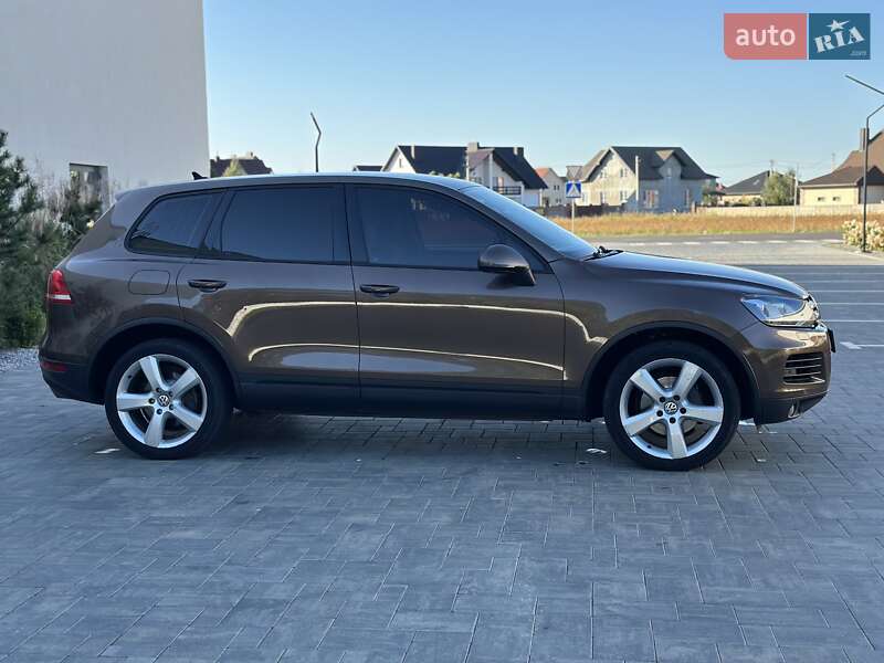 Внедорожник / Кроссовер Volkswagen Touareg 2011 в Луцке