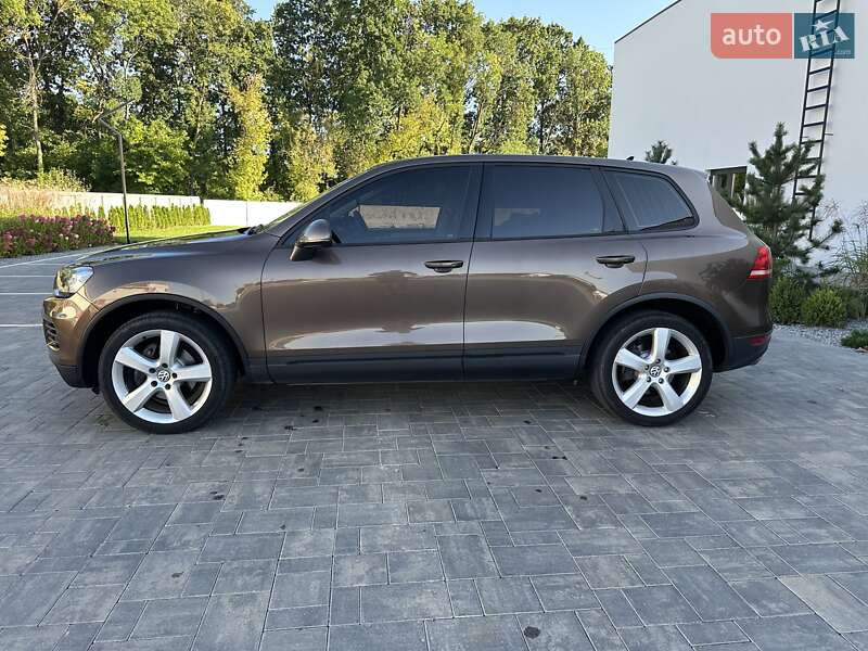 Внедорожник / Кроссовер Volkswagen Touareg 2011 в Луцке