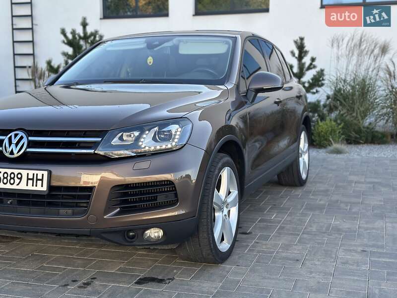 Внедорожник / Кроссовер Volkswagen Touareg 2011 в Луцке
